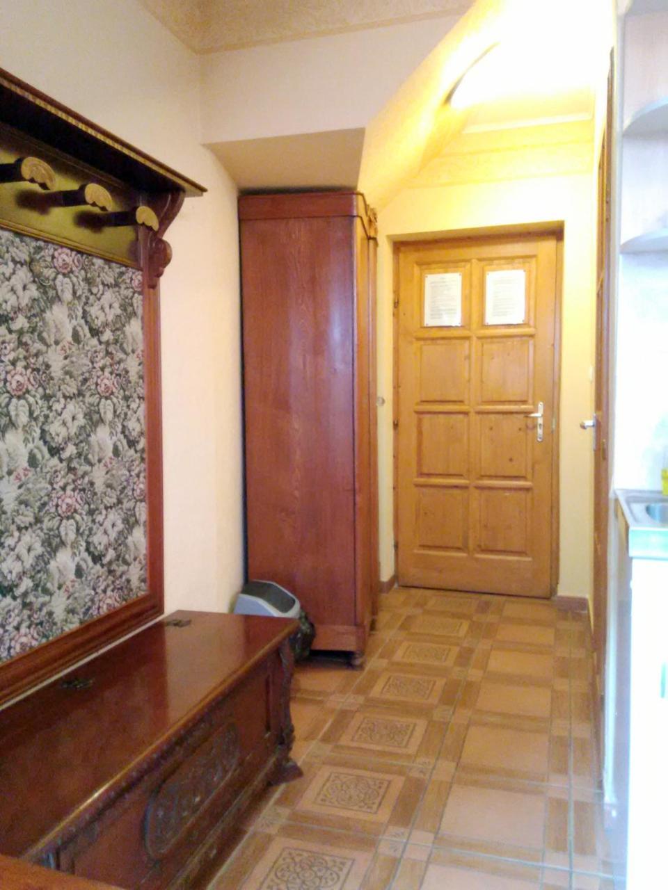 Burg Apartman Gyula Bagian luar foto