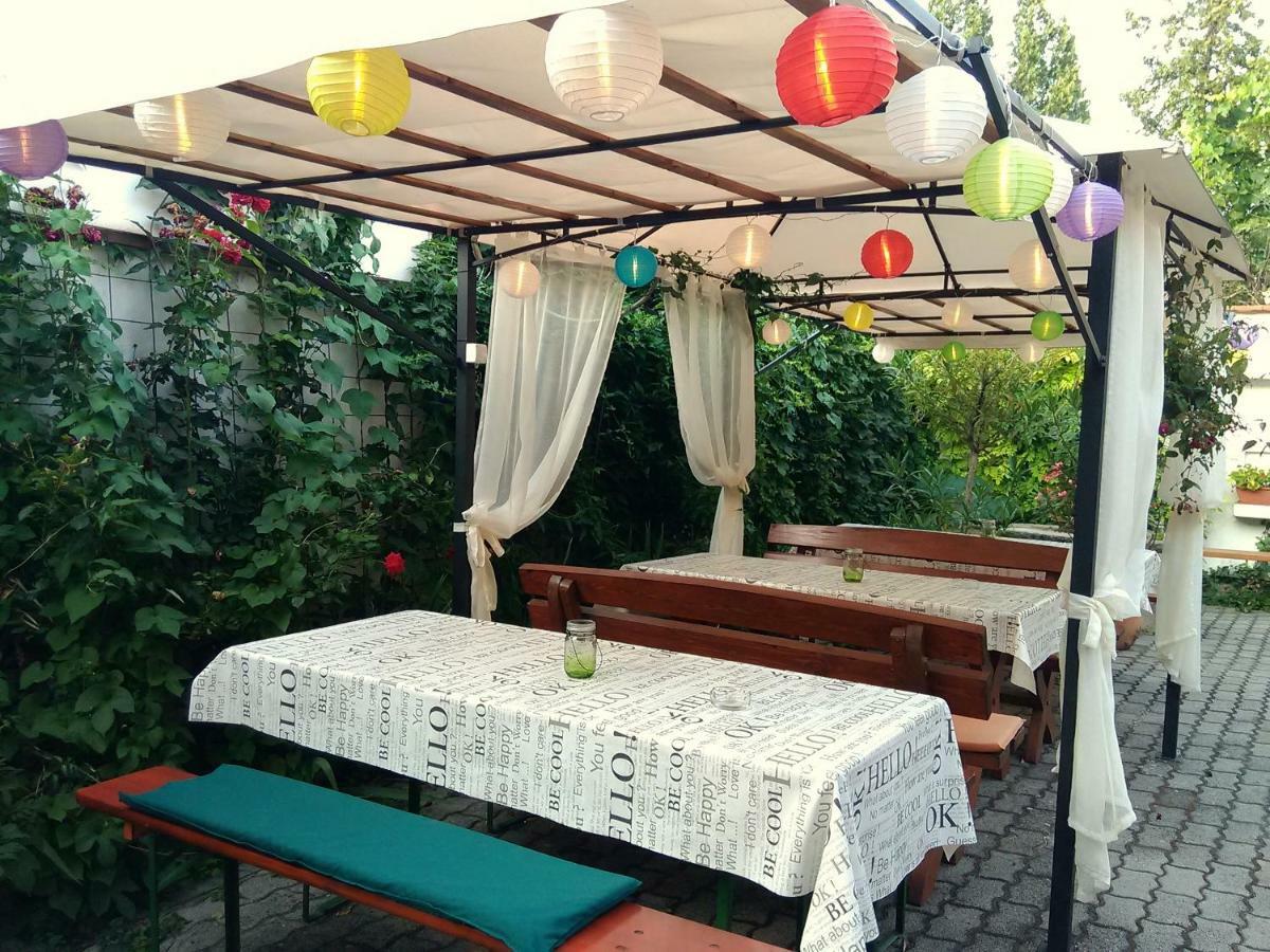 Burg Apartman Gyula Bagian luar foto