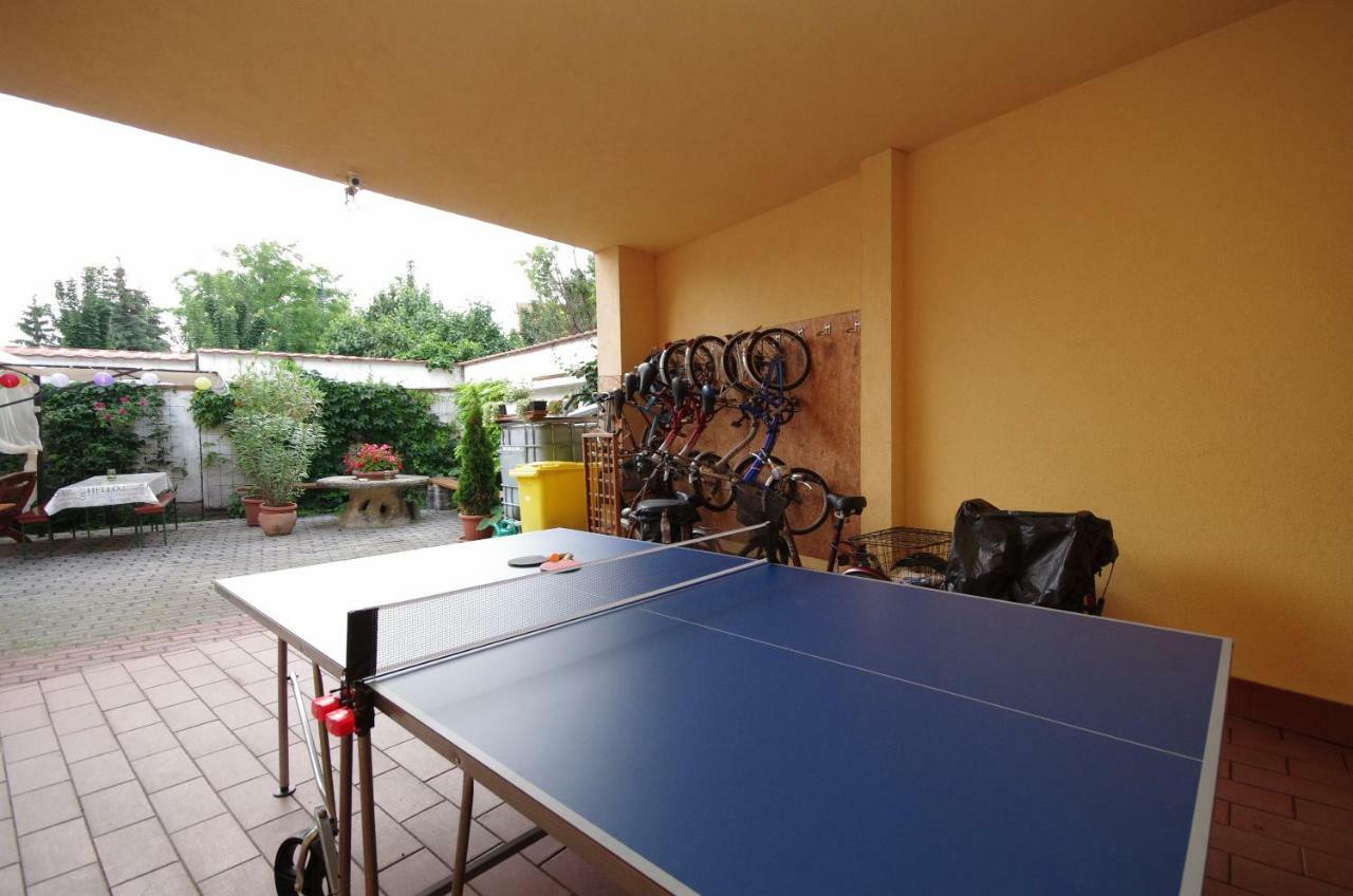 Burg Apartman Gyula Bagian luar foto