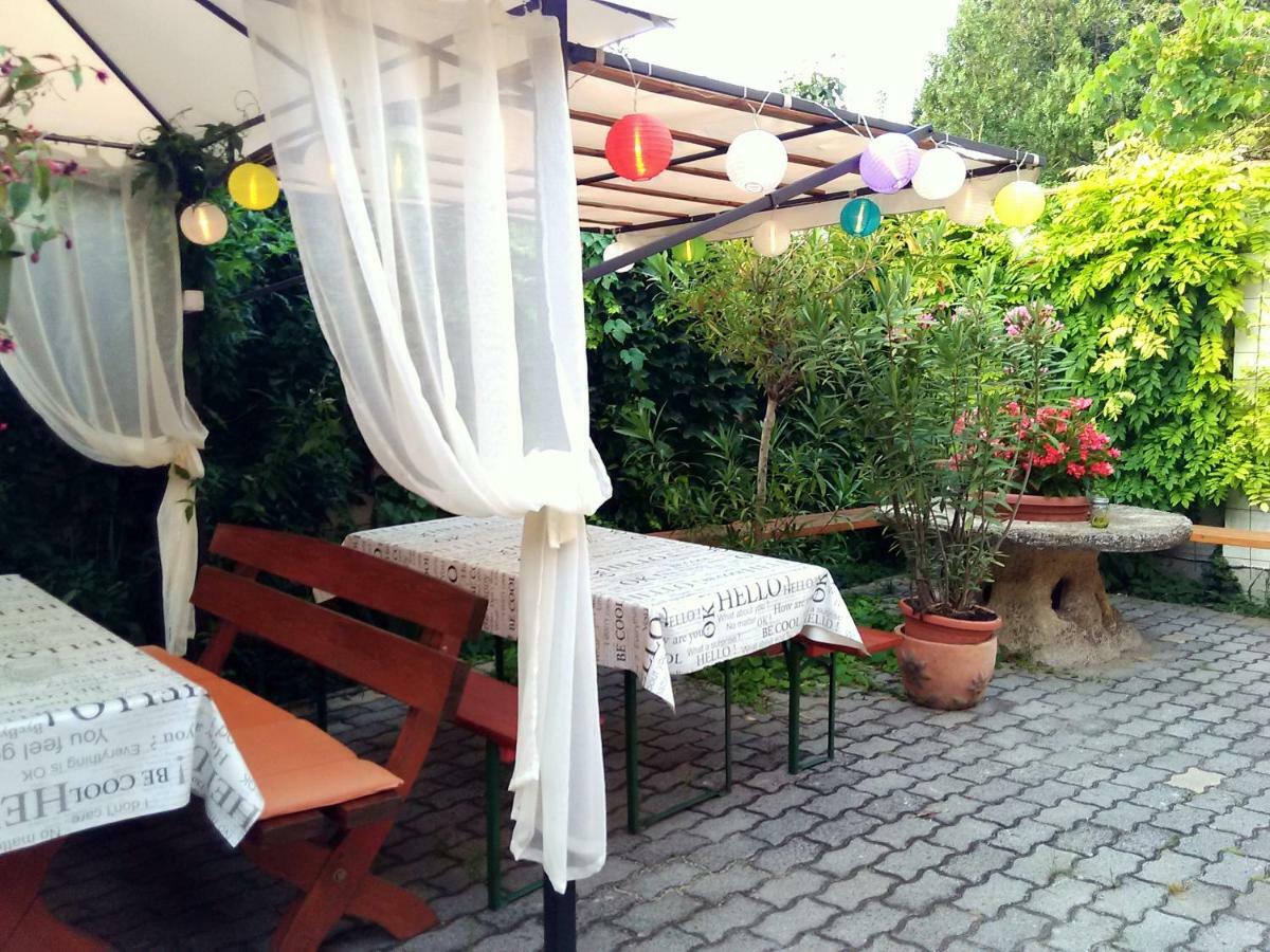 Burg Apartman Gyula Bagian luar foto