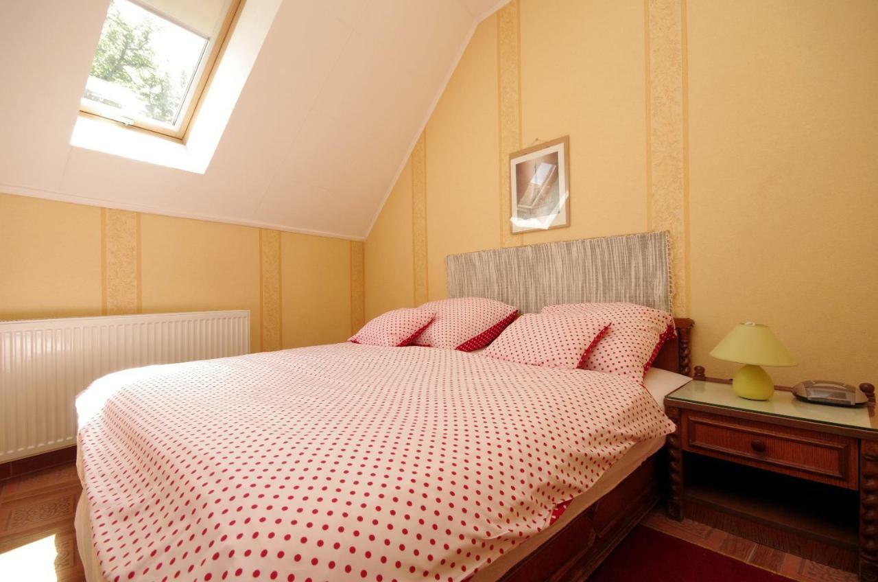 Burg Apartman Gyula Bagian luar foto