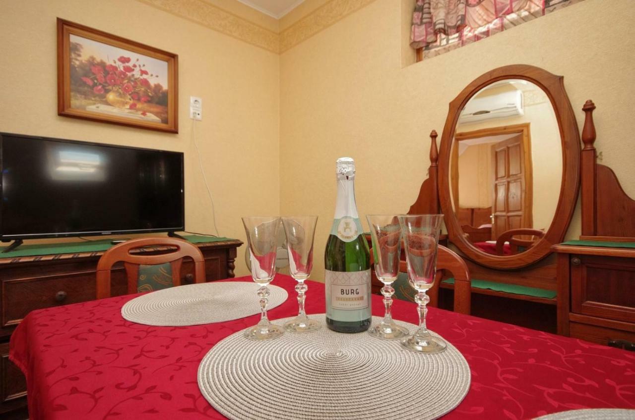 Burg Apartman Gyula Bagian luar foto