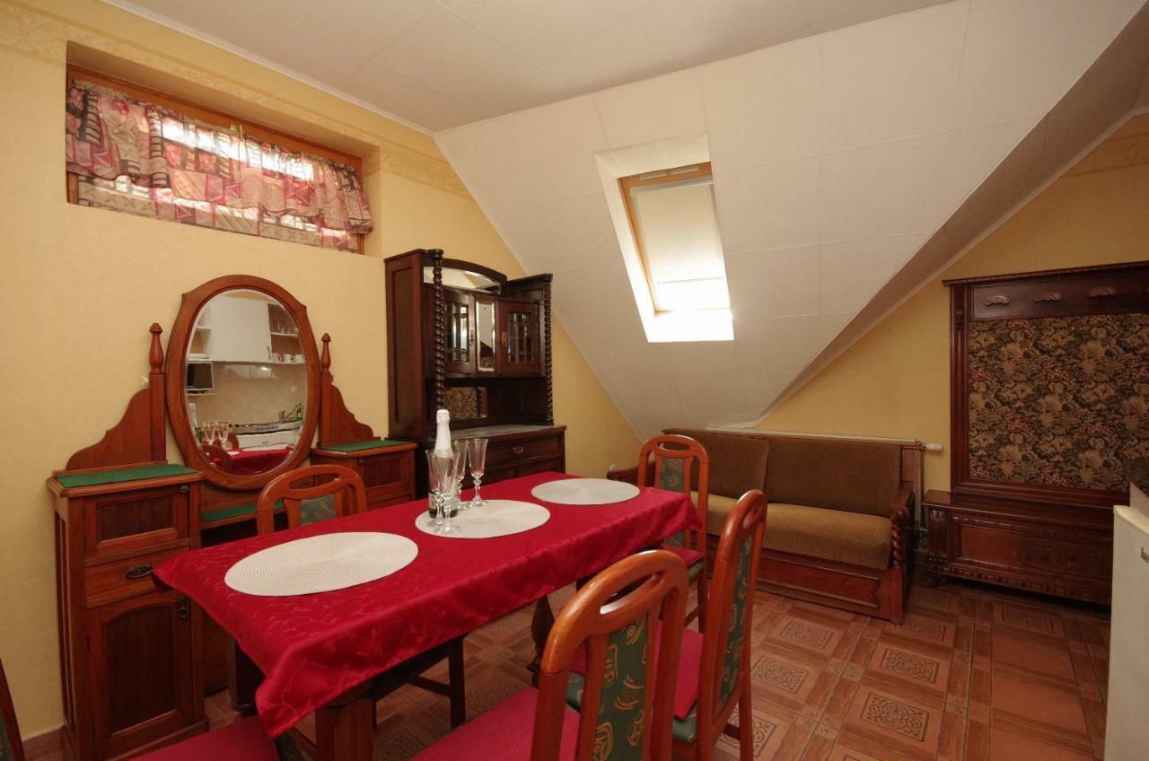 Burg Apartman Gyula Bagian luar foto