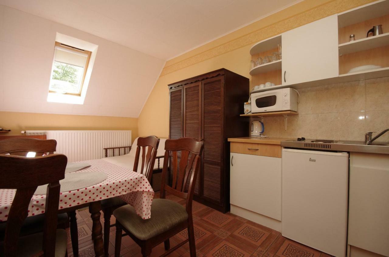 Burg Apartman Gyula Bagian luar foto