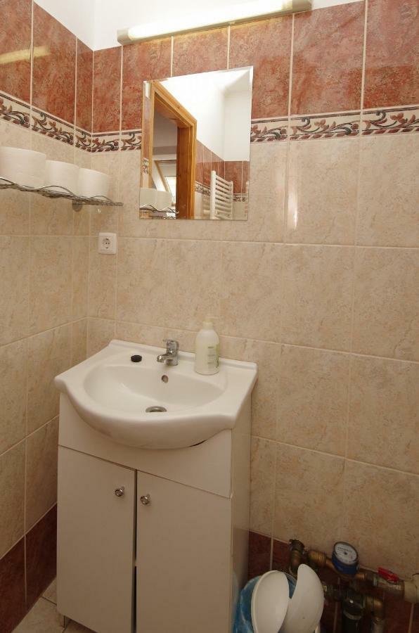 Burg Apartman Gyula Bagian luar foto